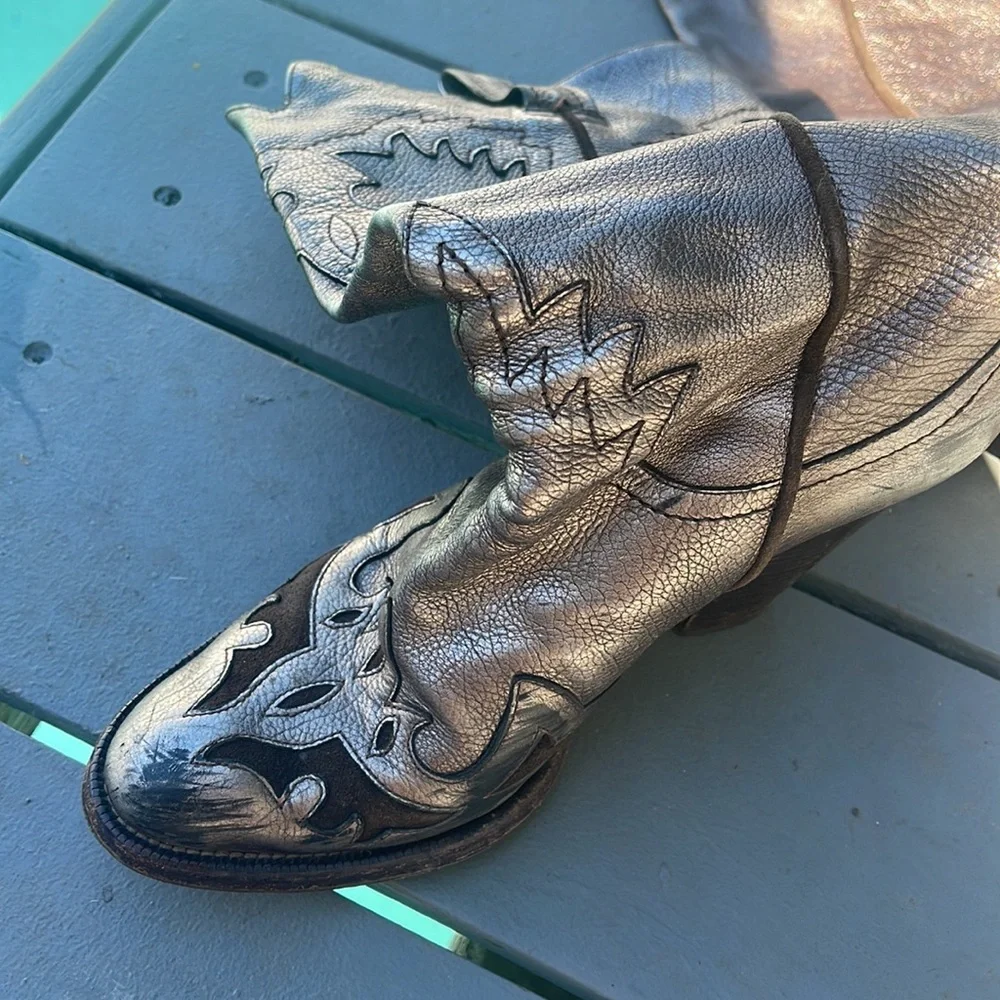 Boots - Picture 4 of 5